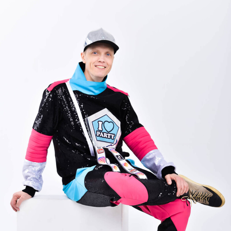 Ведущий